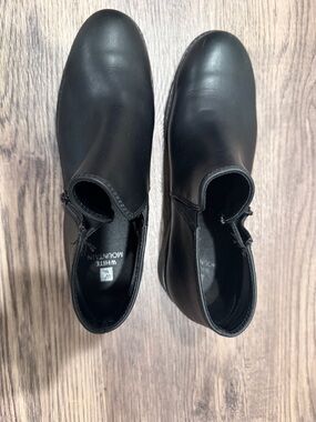 White Mountain Black Chelsea Ankle Boots with Side Elastic